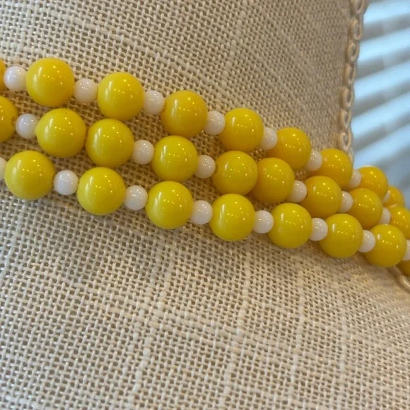 Vintage 70’s LEMON Yellow / White Multi-Strand Bead Necklace. MCM EUC - Picture 4 of 8